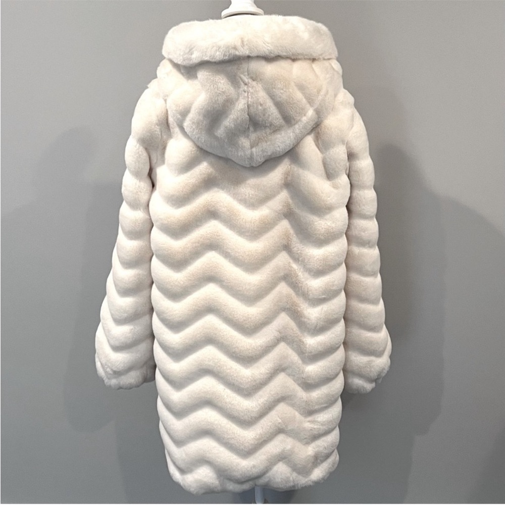 GALLERY Grooved Faux Fur Hooded Jacket - Picture 7 of 13